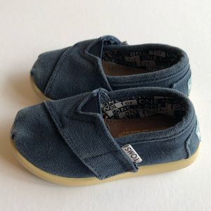 Navy Tiny Toms size 5
